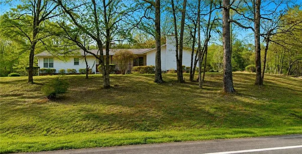 335 Springdale Road, Stockbridge
