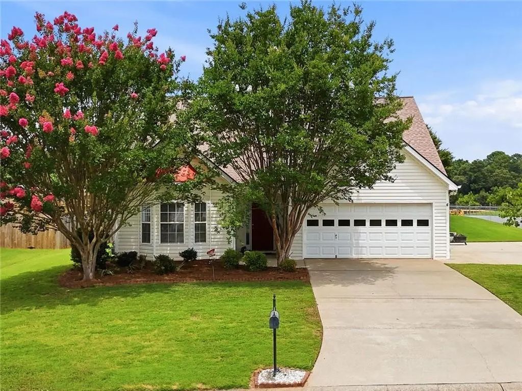 216 Lee Court, Canton