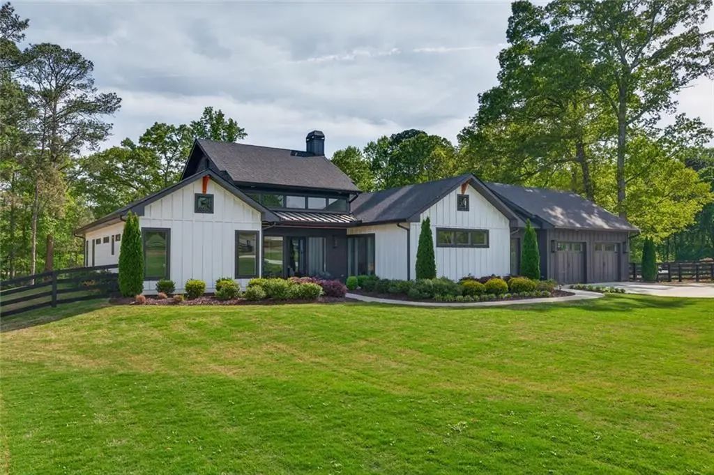 598 Roper Road, Canton