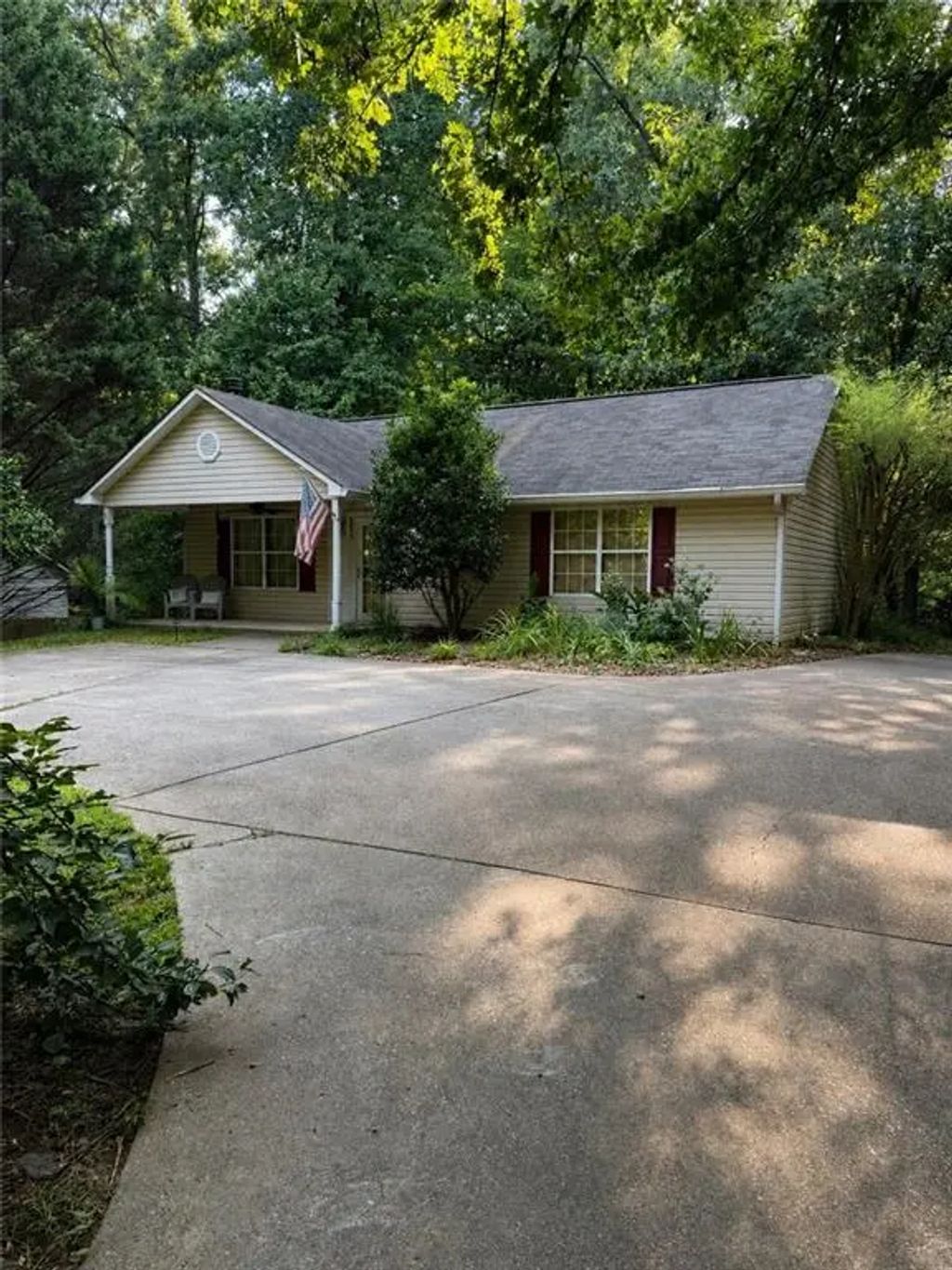5635 Lakeview Court, Gainesville