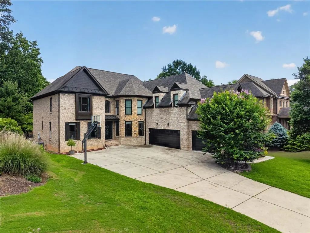 585 Settles Brook Court, Suwanee