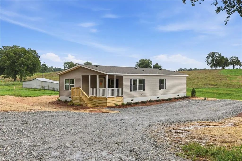 915 Smith Loop Road, Demorest