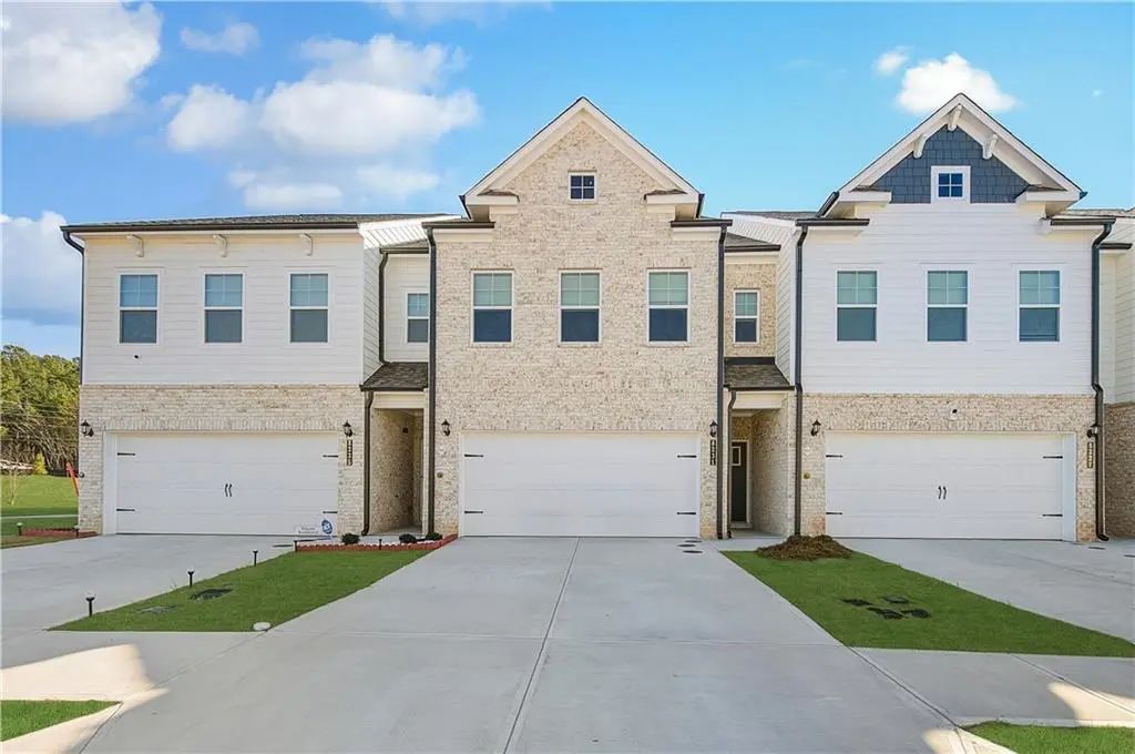 8098 Tiger Way, Riverdale