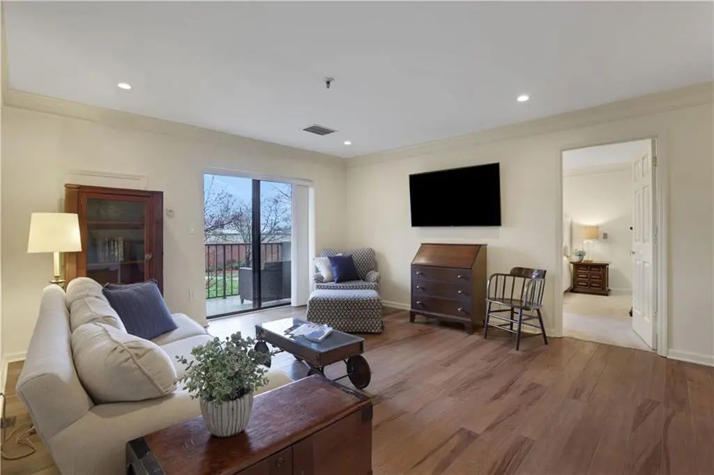 Unit B206 - 300 Johnson Ferry Road Ne, Sandy Springs