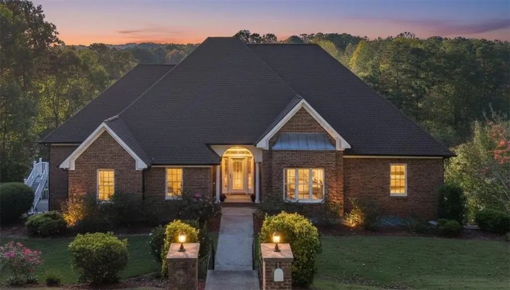 55 Rocky Circle Ne, White