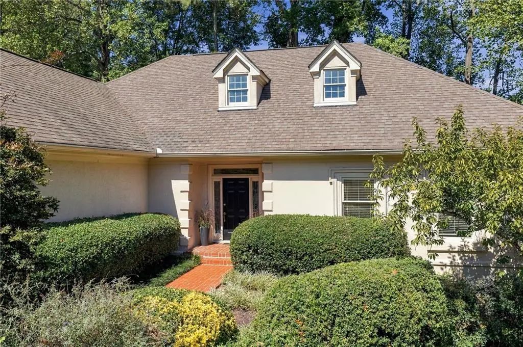 26 Ridgemere Trace, Sandy Springs