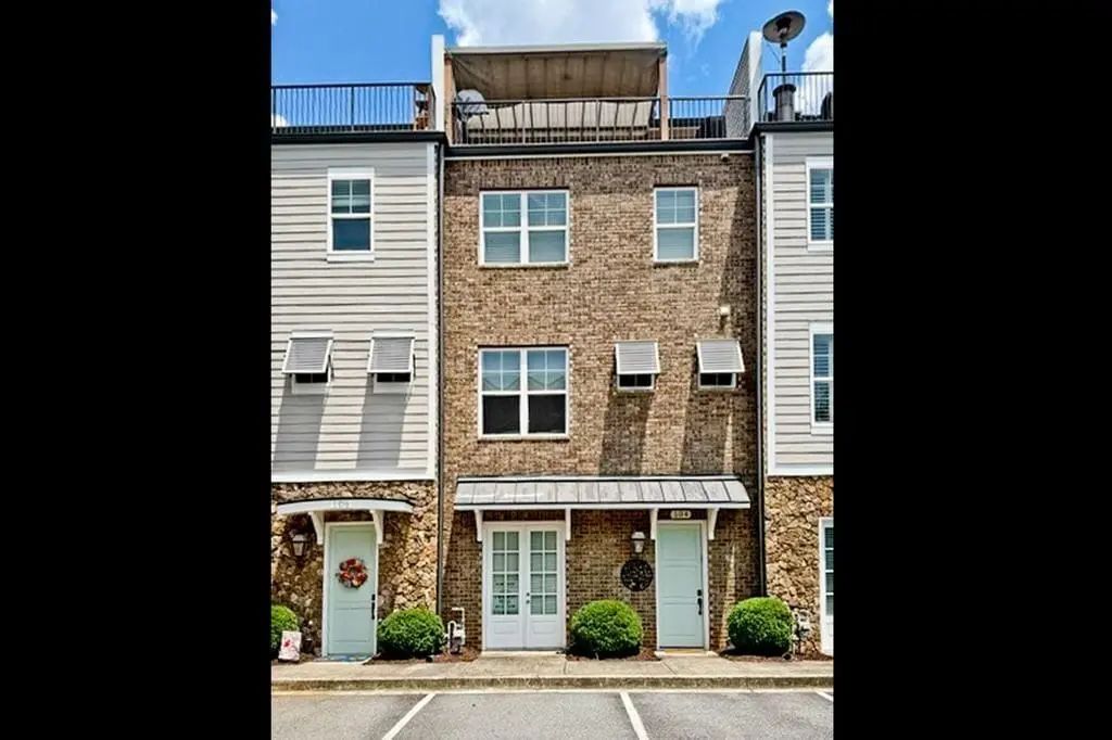 104 Canton Way, Roswell