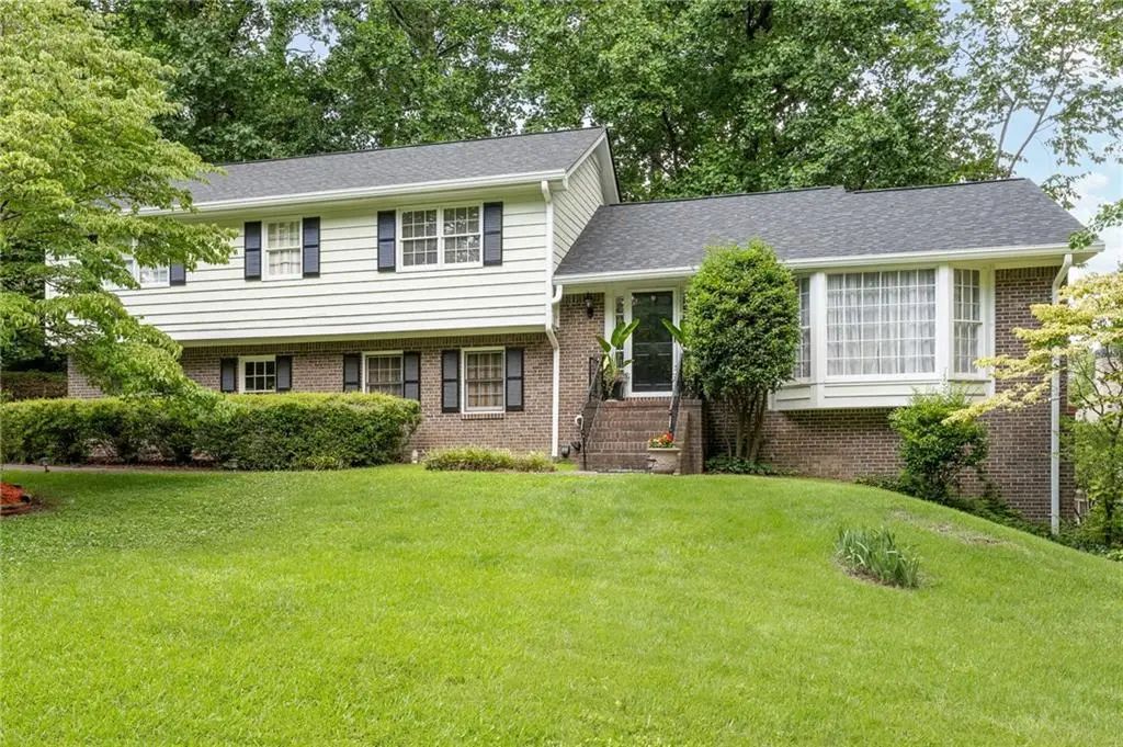 422 Woodstone West Drive, Marietta