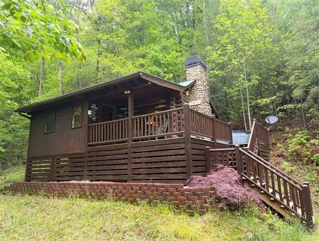1790 Stanley Creek Road, Cherry Log