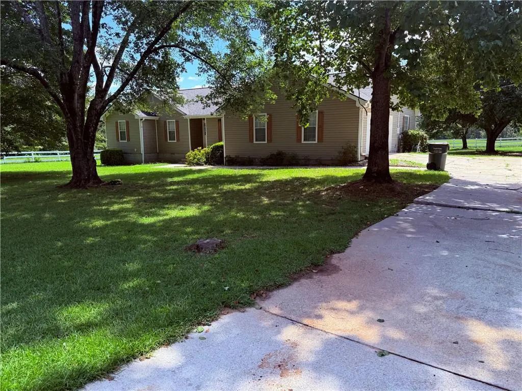 358 Roscoe Davis Road, Monroe