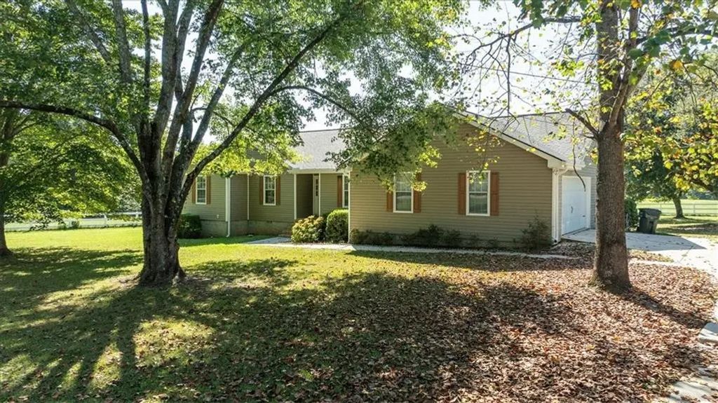 358 Roscoe Davis Road, Monroe