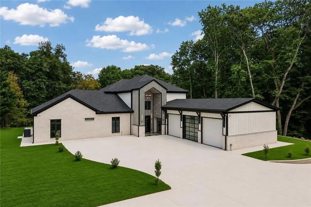 1940 E Bay Street, Hoschton