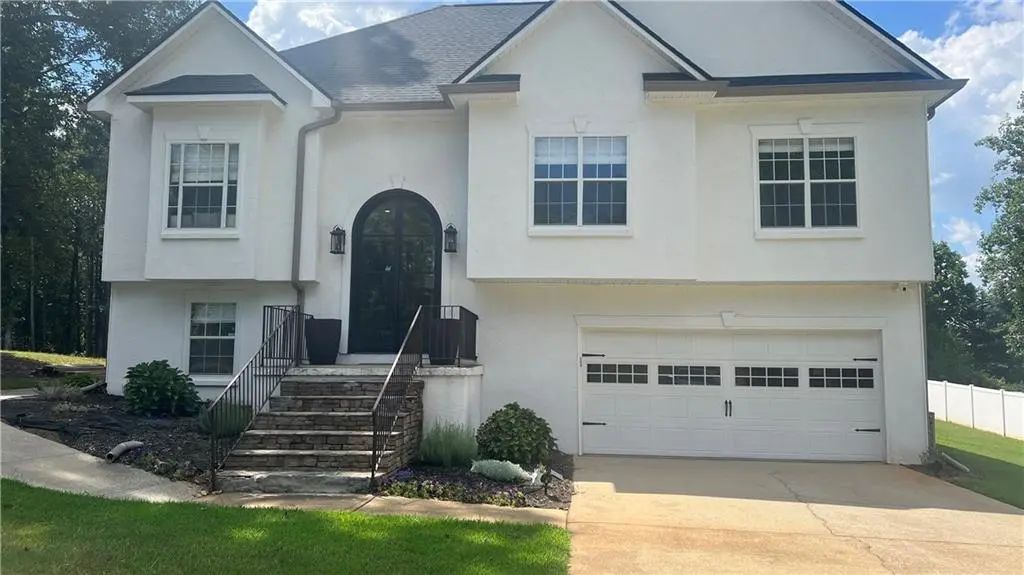 136 Huntcliff Trail, Ellenwood