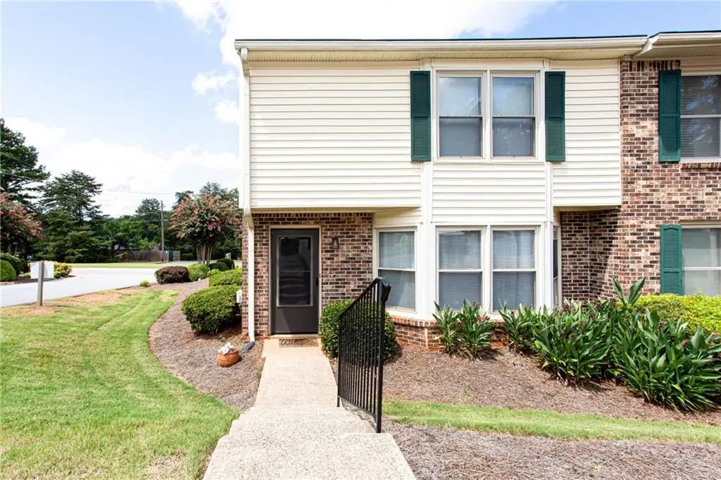 768 Longleaf Drive, Lawrenceville