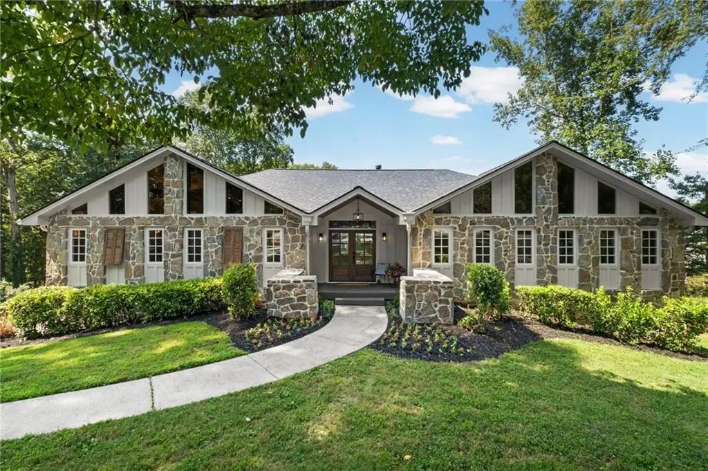 35 Green Chase Court, Roswell