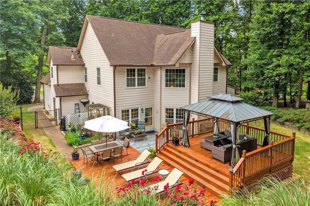 5724 Newberry Point Drive, Flowery Branch