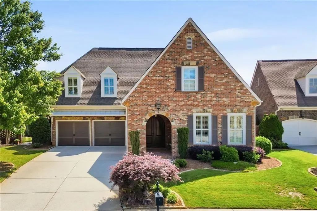 318 Lakeside Trace, Canton