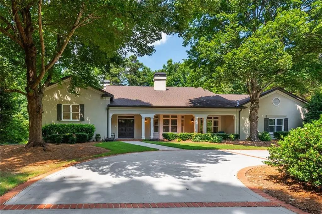 1025 Stonegate Court, Roswell