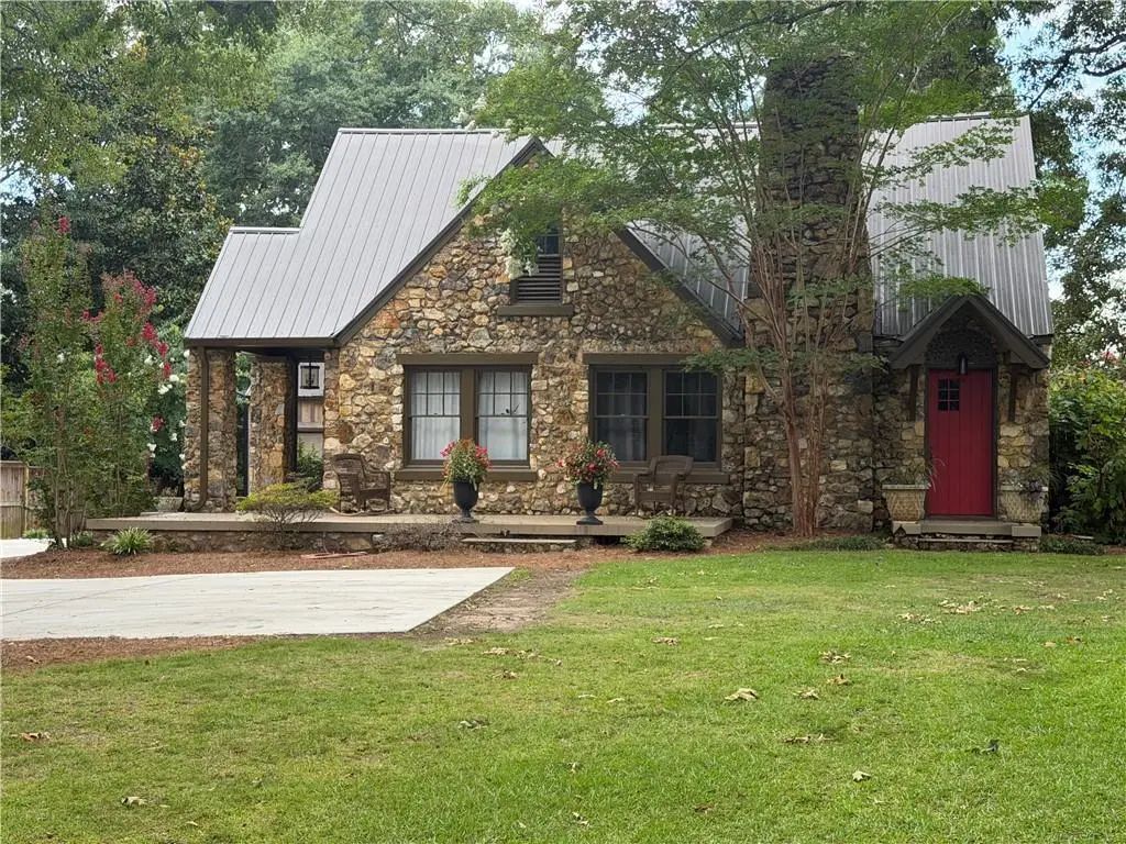 607 N College Street, Cedartown