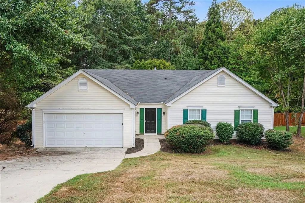 411 Crested View Drive, Loganville