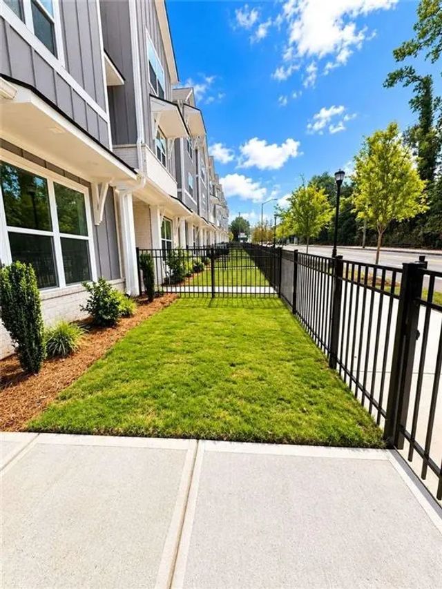 1329 Lakota Place, Atlanta