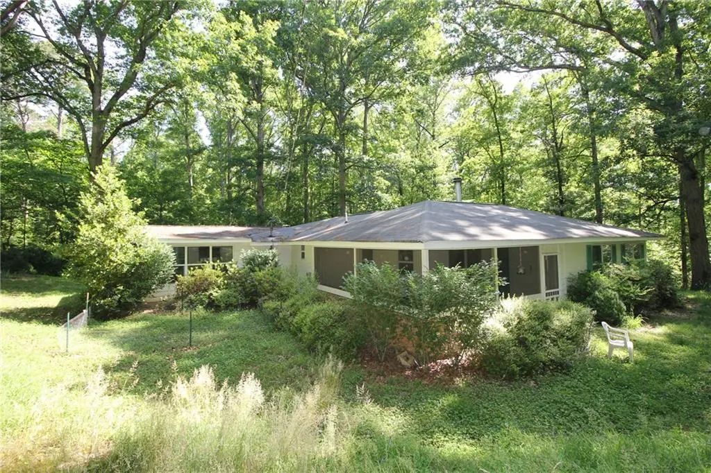 3055 Longstreet Road, Milton