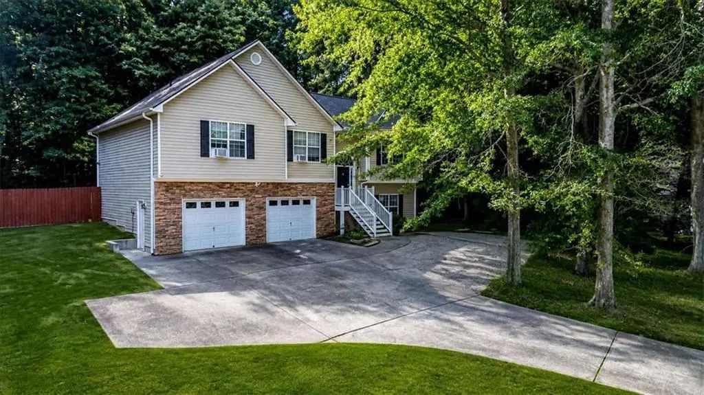 321 Four Oaks Drive, Powder Springs
