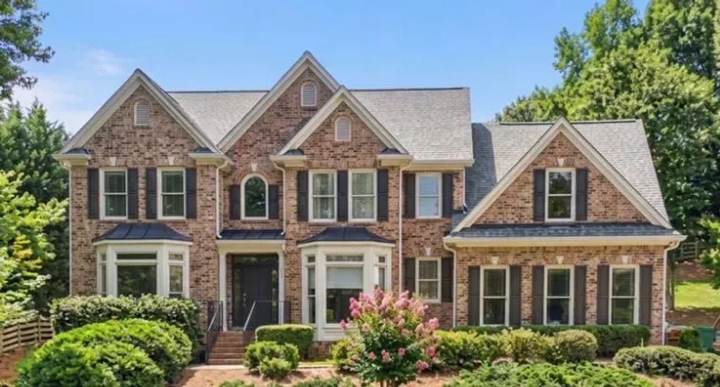 112 Grandcrest Drive, Suwanee