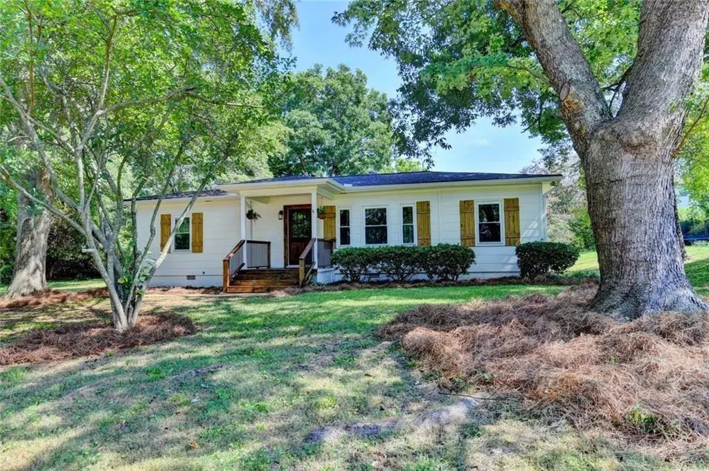 107 Lakeshore Circle, Braselton