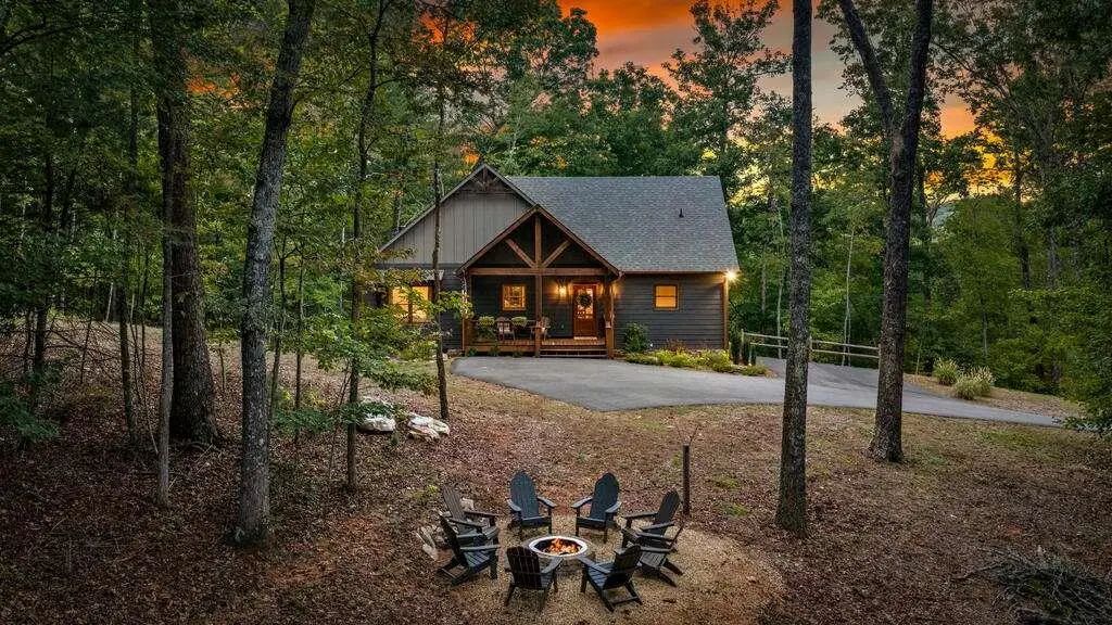 1081 Dills Road, Blue Ridge