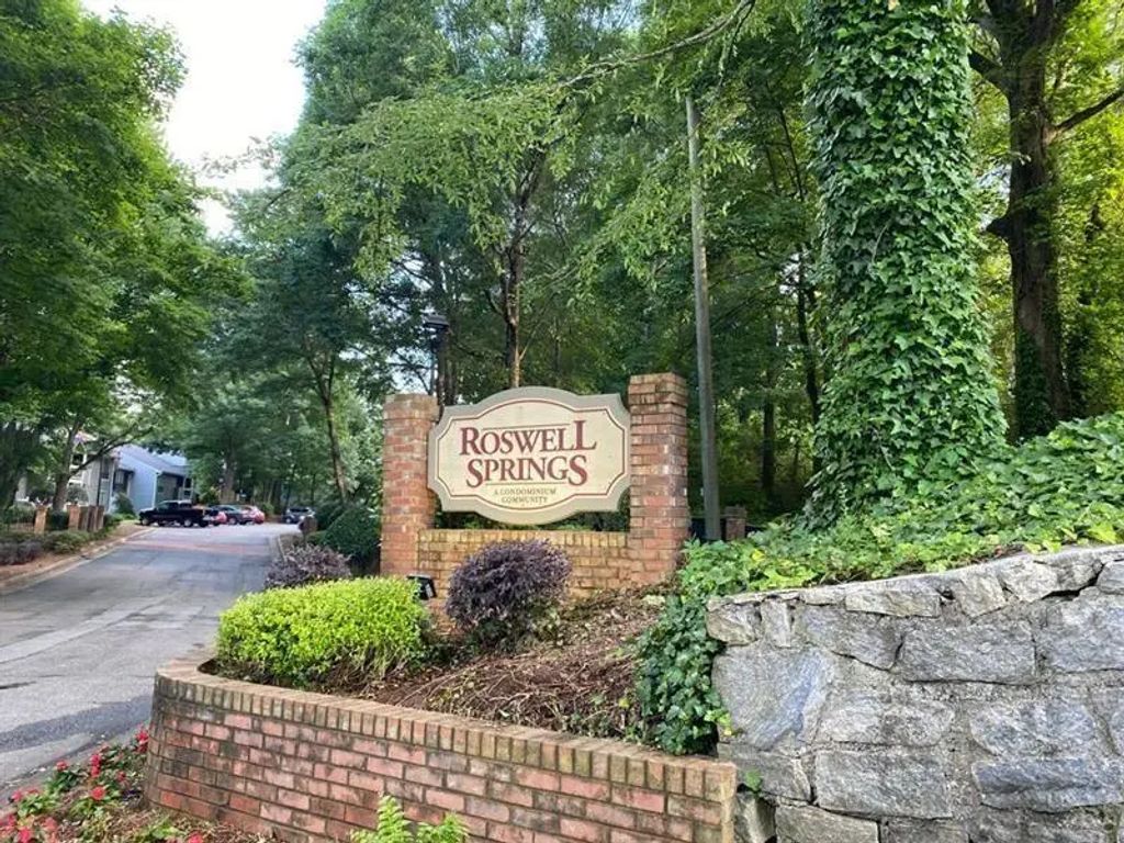 423 Warm Springs Circle, Roswell