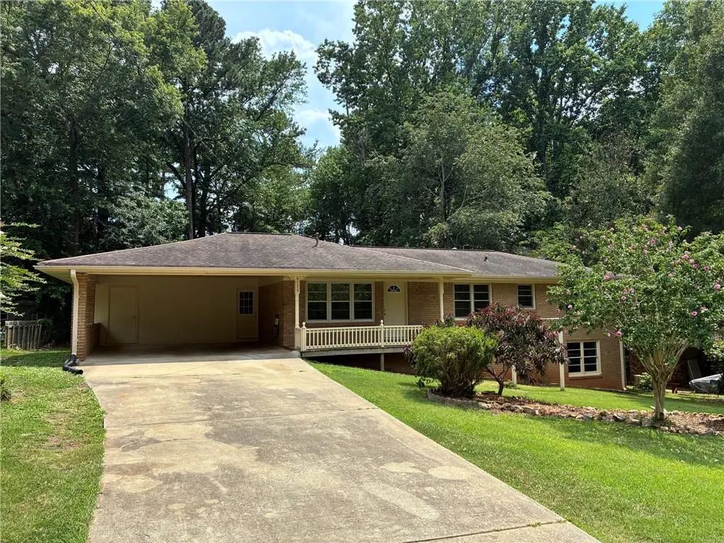 6135 Queens Road, Douglasville