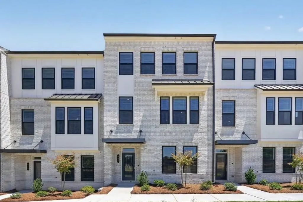 627 Oak Bluff Drive, Cumming