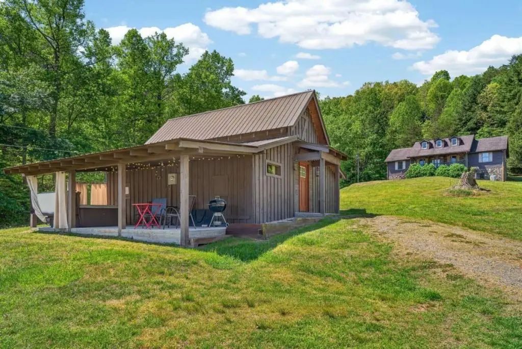 353 Sunrise Road, Blue Ridge