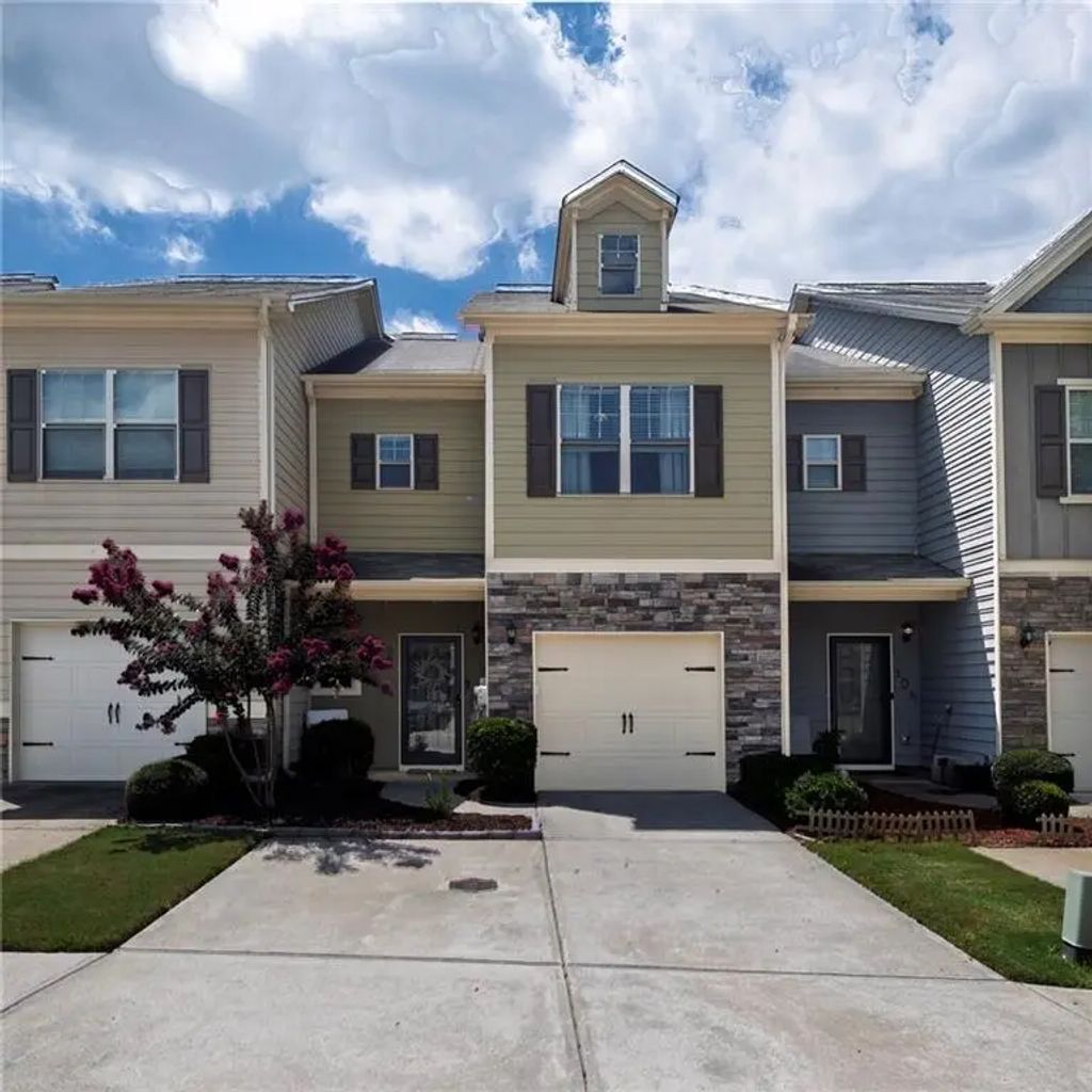 308 Valley Crossing, Canton
