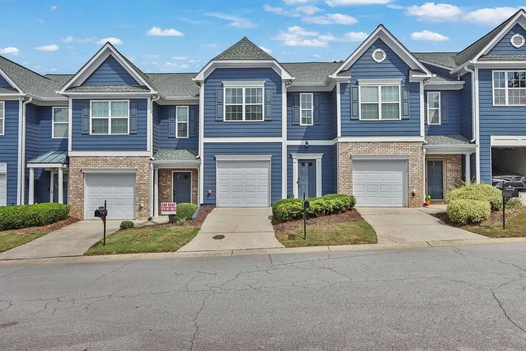 6608 Splashwater Drive, Flowery Branch