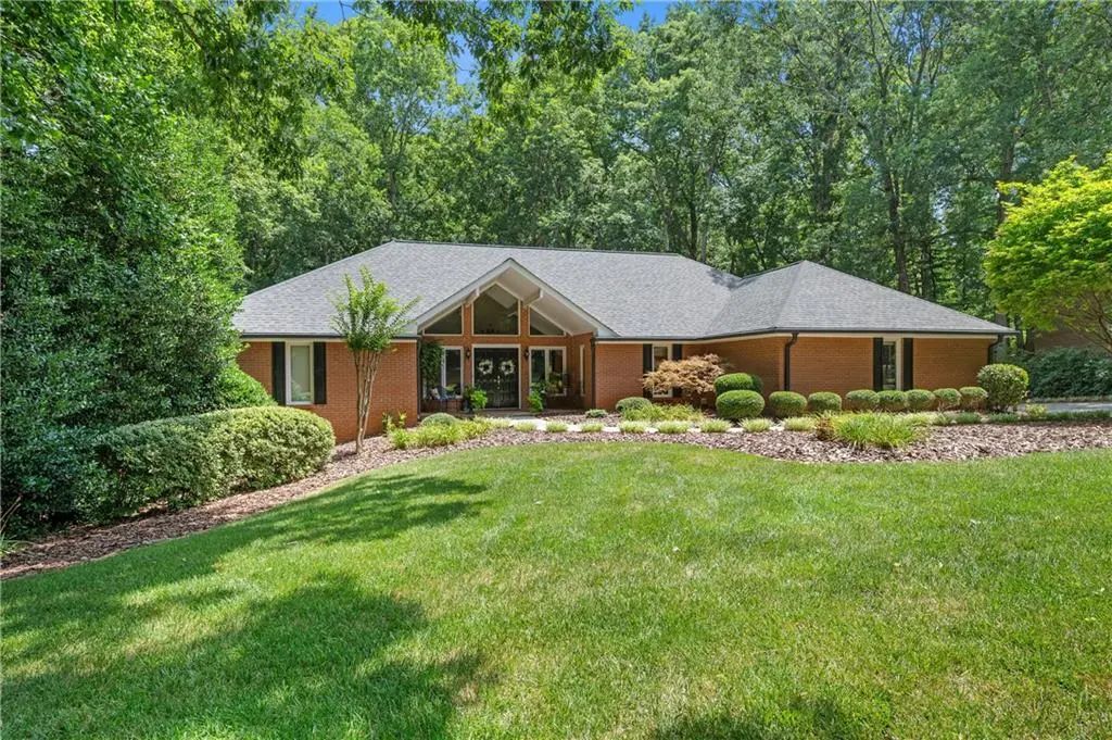 11740 Mountain Laurel Drive, Roswell