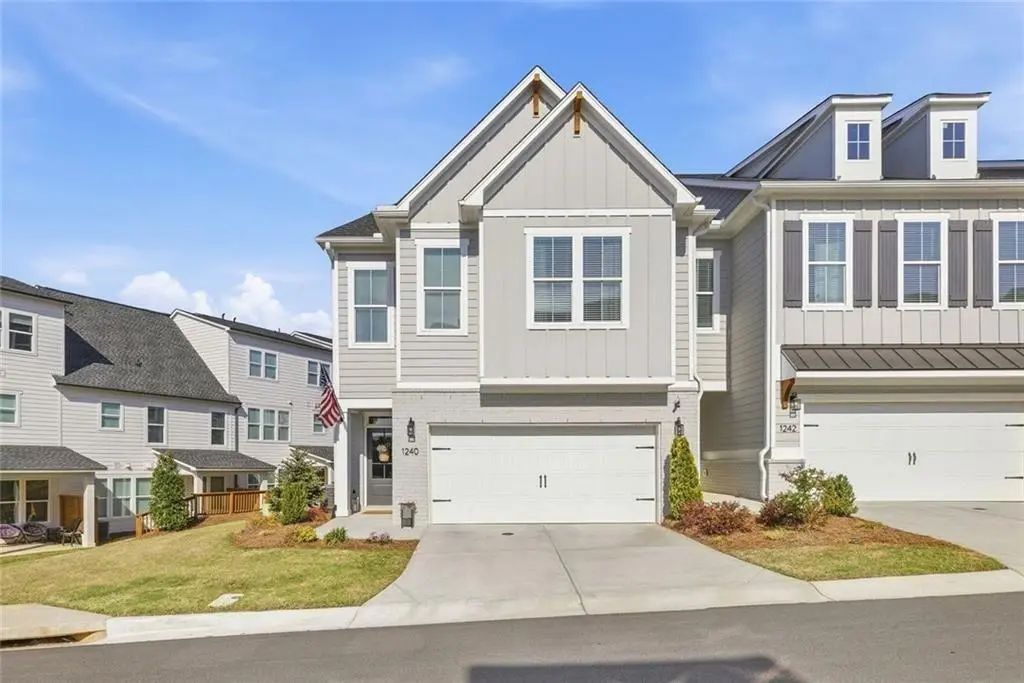 1240 Willowcrest, Cumming