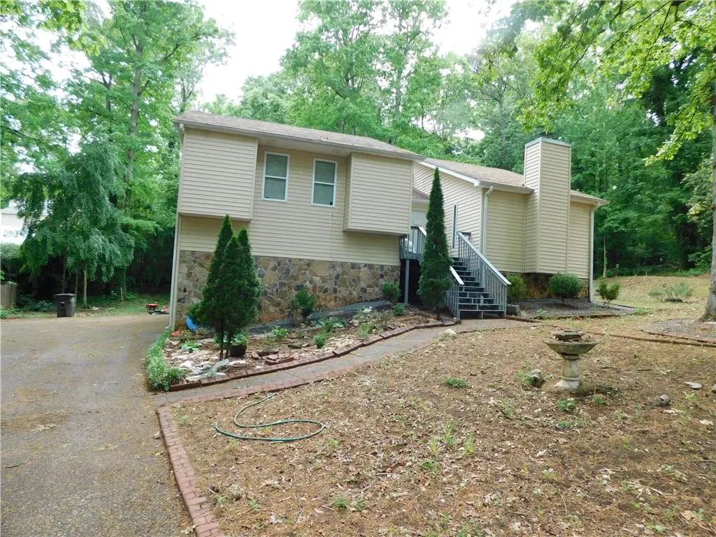 8805 Willow Creek Court, Douglasville
