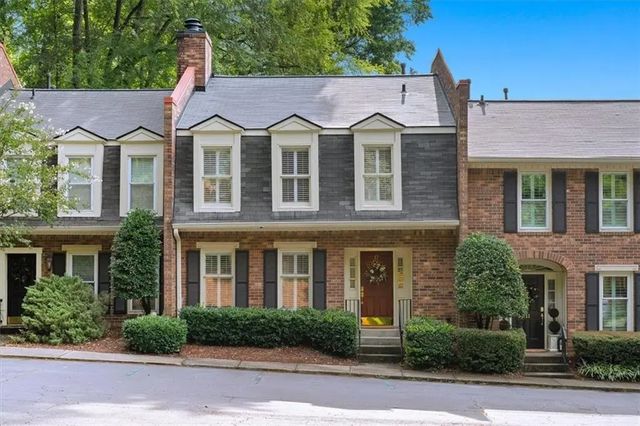 12 Queen Victoria Place Ne, Atlanta