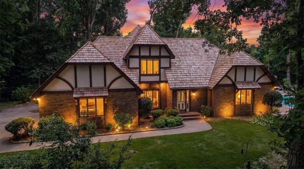 4525 Mountain View Road, Oakwood