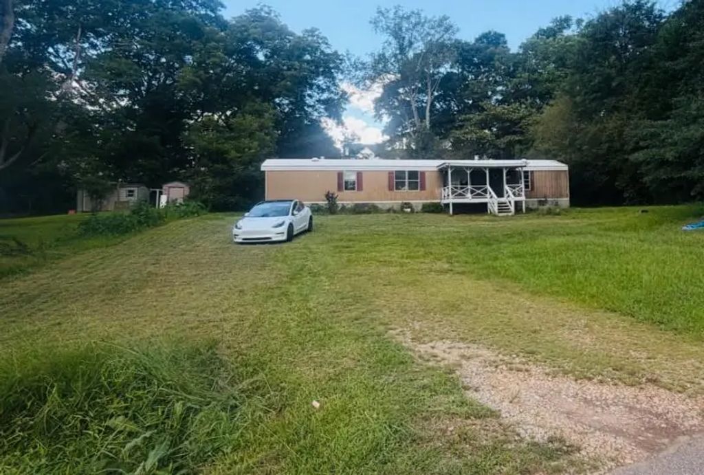 5814 Church Street, Flowery Branch