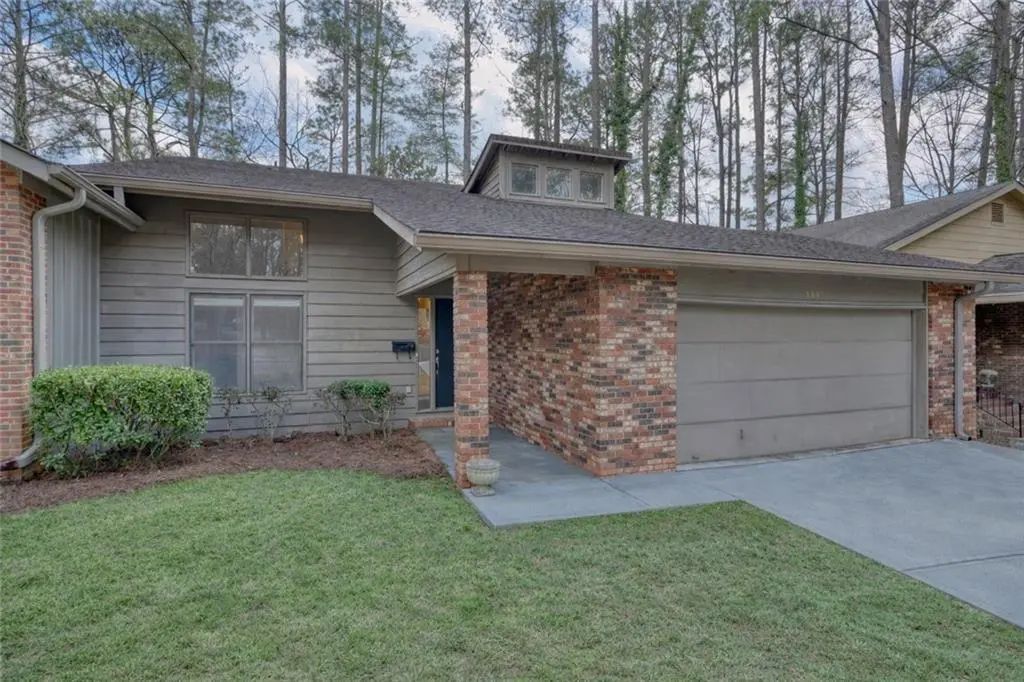 300 Cruise Court, Roswell