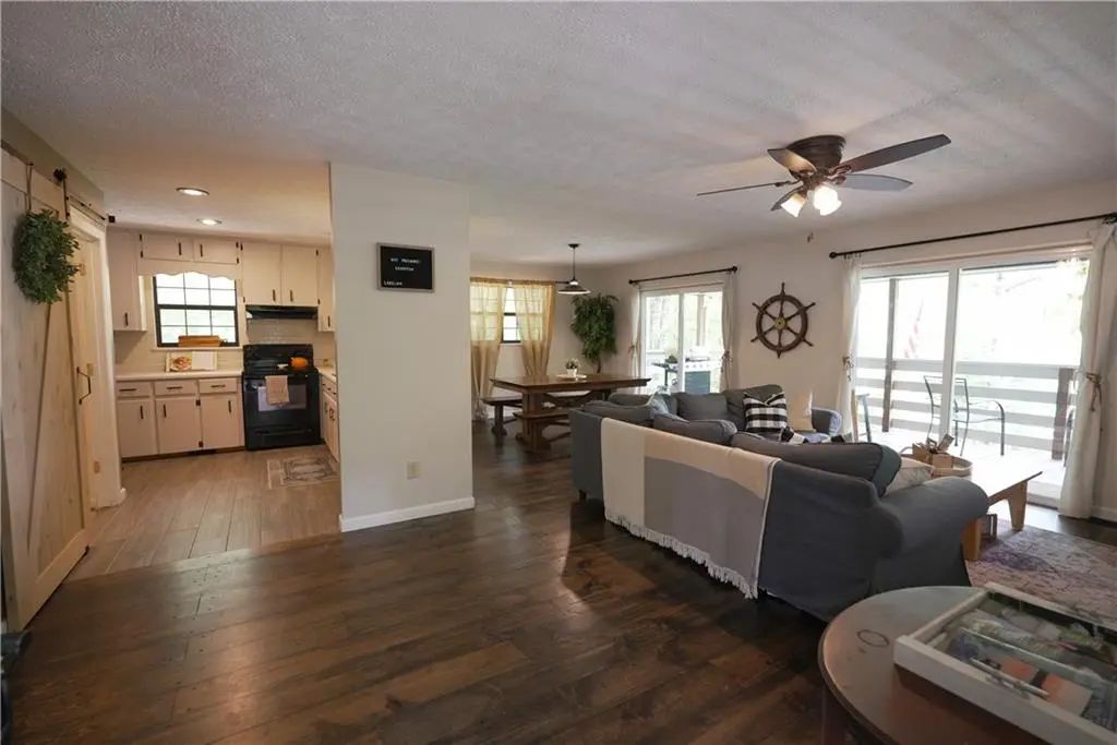 1071 Sandy Run Drive, Sparta