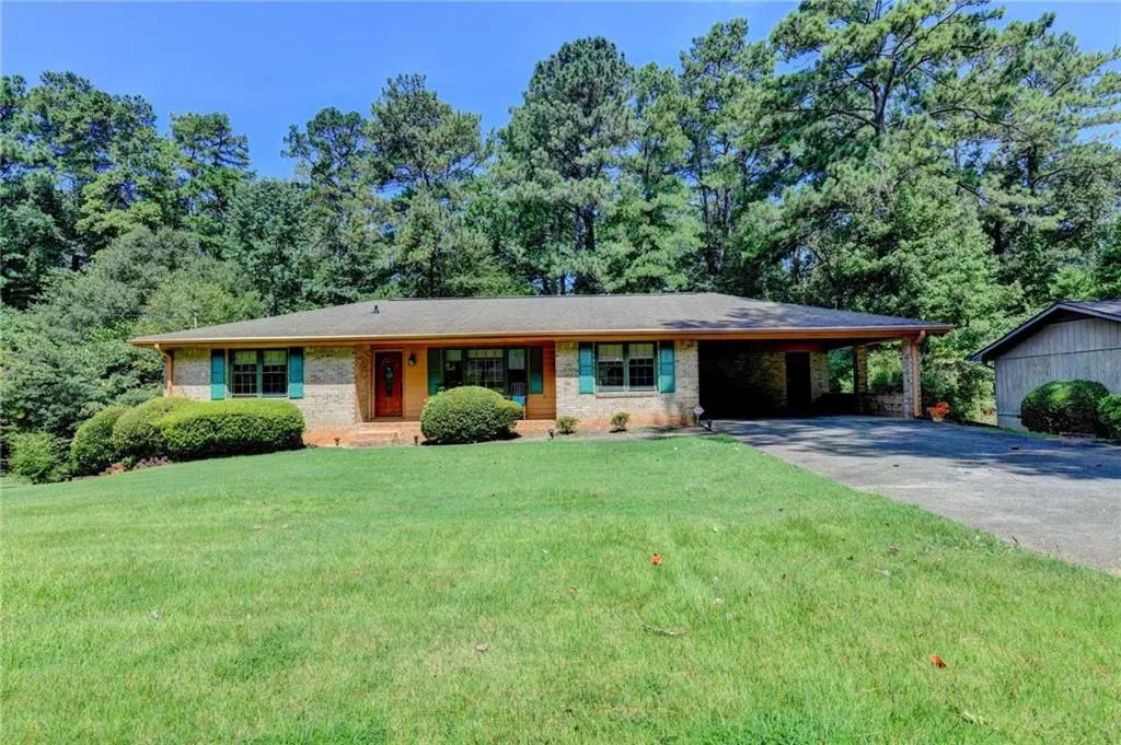 4061 Whispering Forest Court Sw, Lilburn