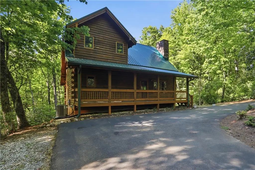 702 Ranch Mountain Drive, Dahlonega