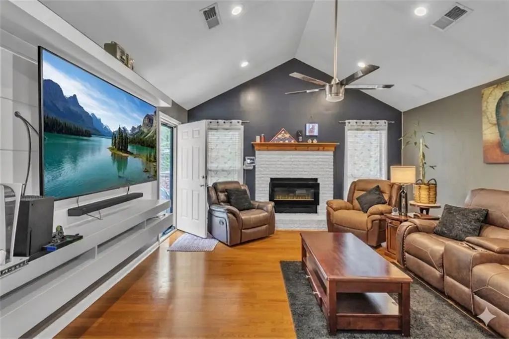 4086 Rex Road, Rex