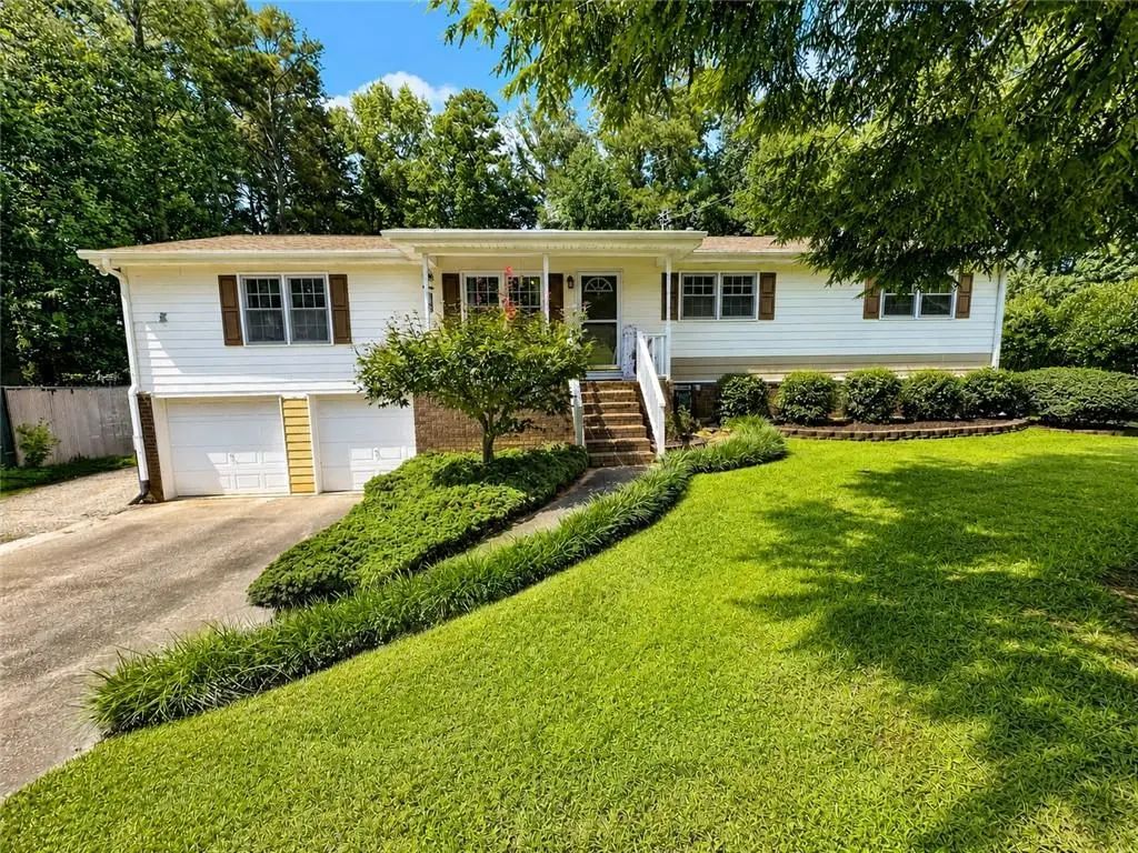 6623 N Seminole Drive, Douglasville