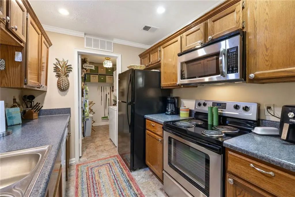 525 Warm Springs Circle, Roswell