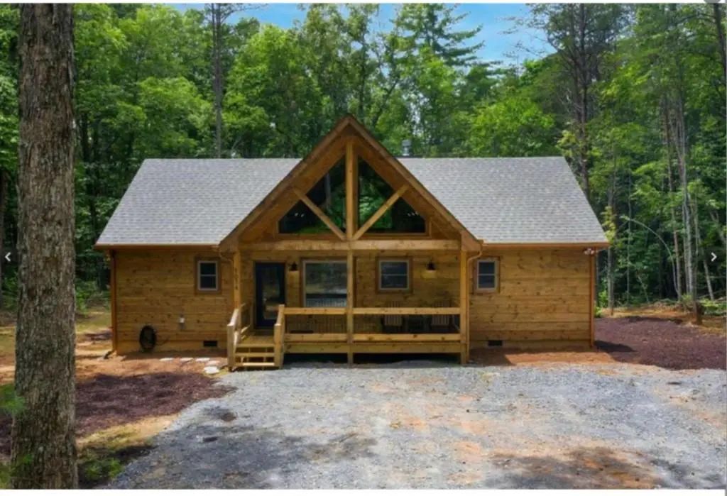 1074 Lees Ride, Mccaysville